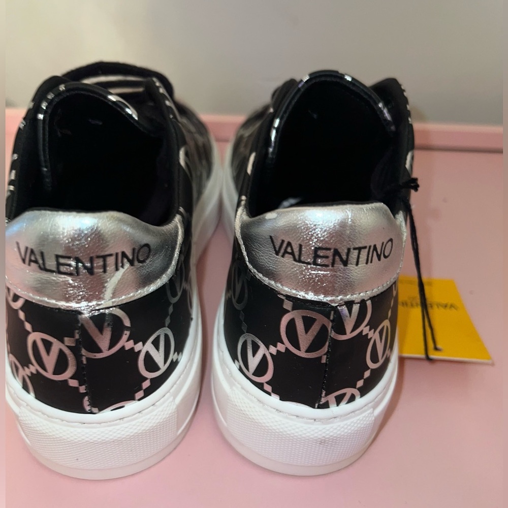 VALENTINO Logo Styled LOW CUT SNEAKERS๐100% REAL LEATHER - Picture 6 of 10